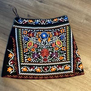 Lulus embroidered skirt. Size M.